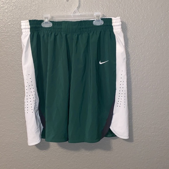 Nike Green Athletic Shorts - Picture 4 of 5